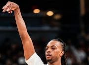 英雄联盟总决赛赛程-掘金逆转鹈鹕，米切尔高光表现