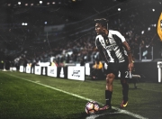 LOL决赛-当安菲尔德染上罗马红，迪亚斯，那个撕裂防线的意外关键先生