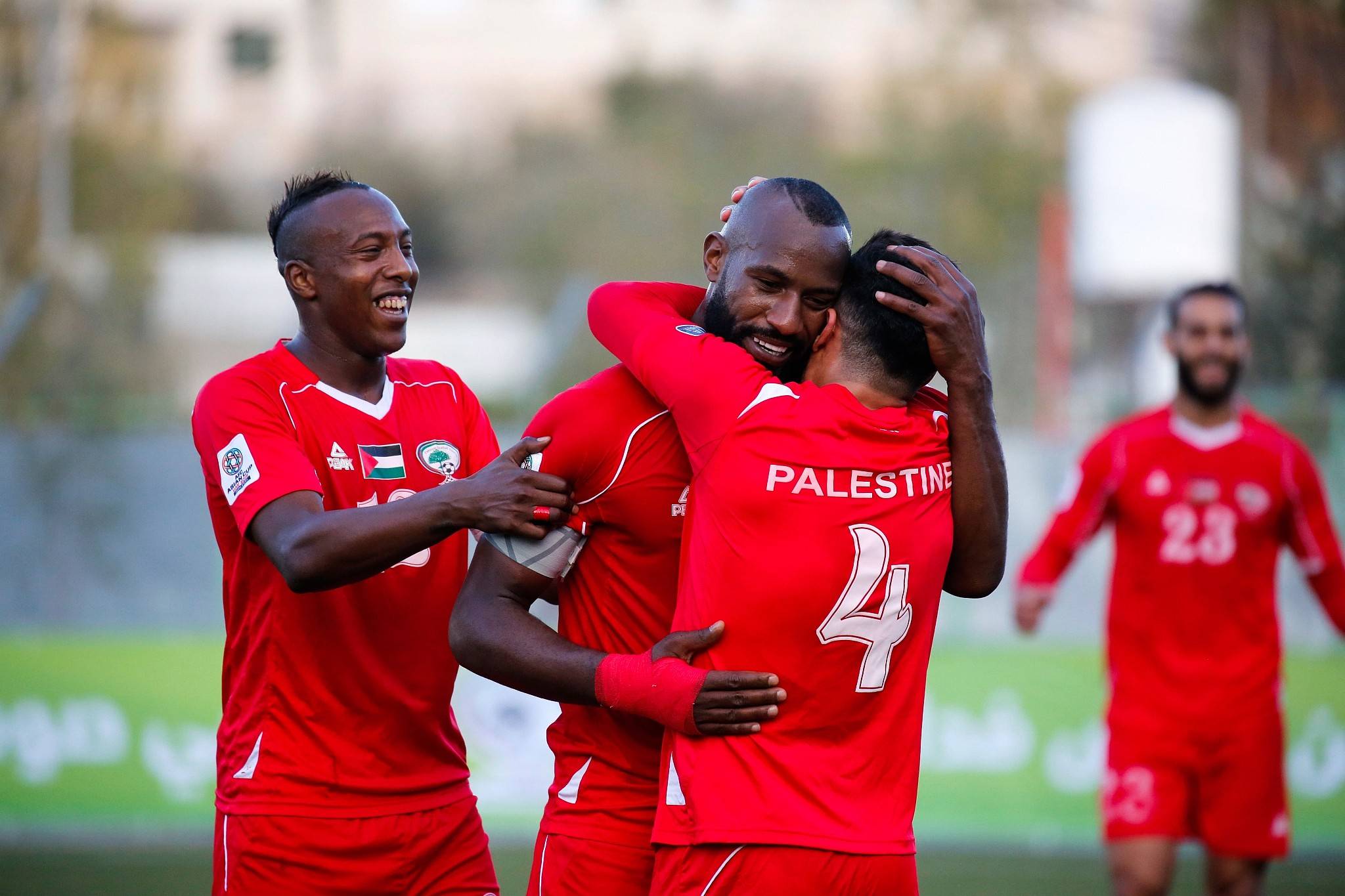 包含于春花防守坚固，帮助球队守住胜利的词条