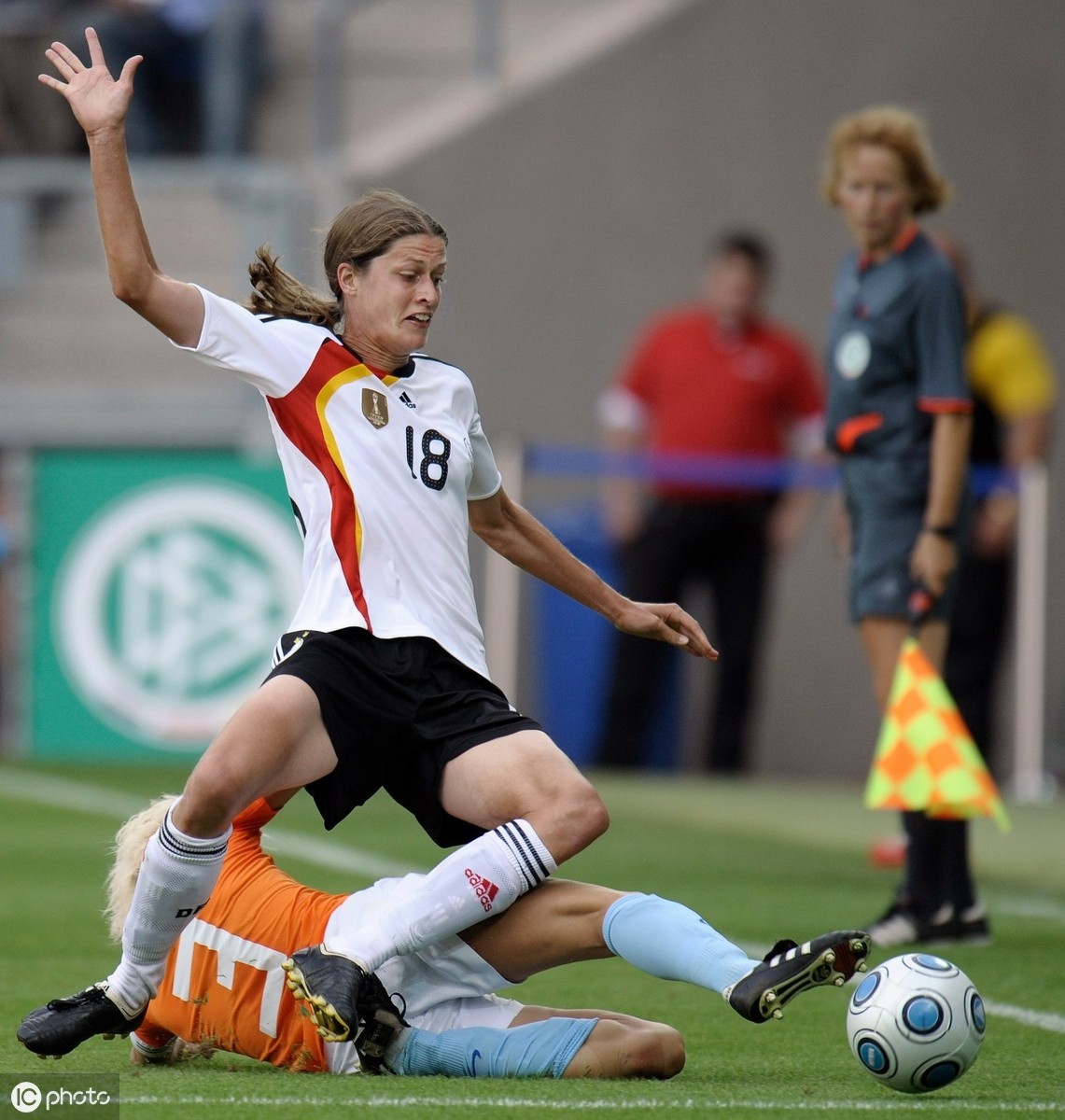 荷兰女足大胜摩洛哥队晋级下一轮