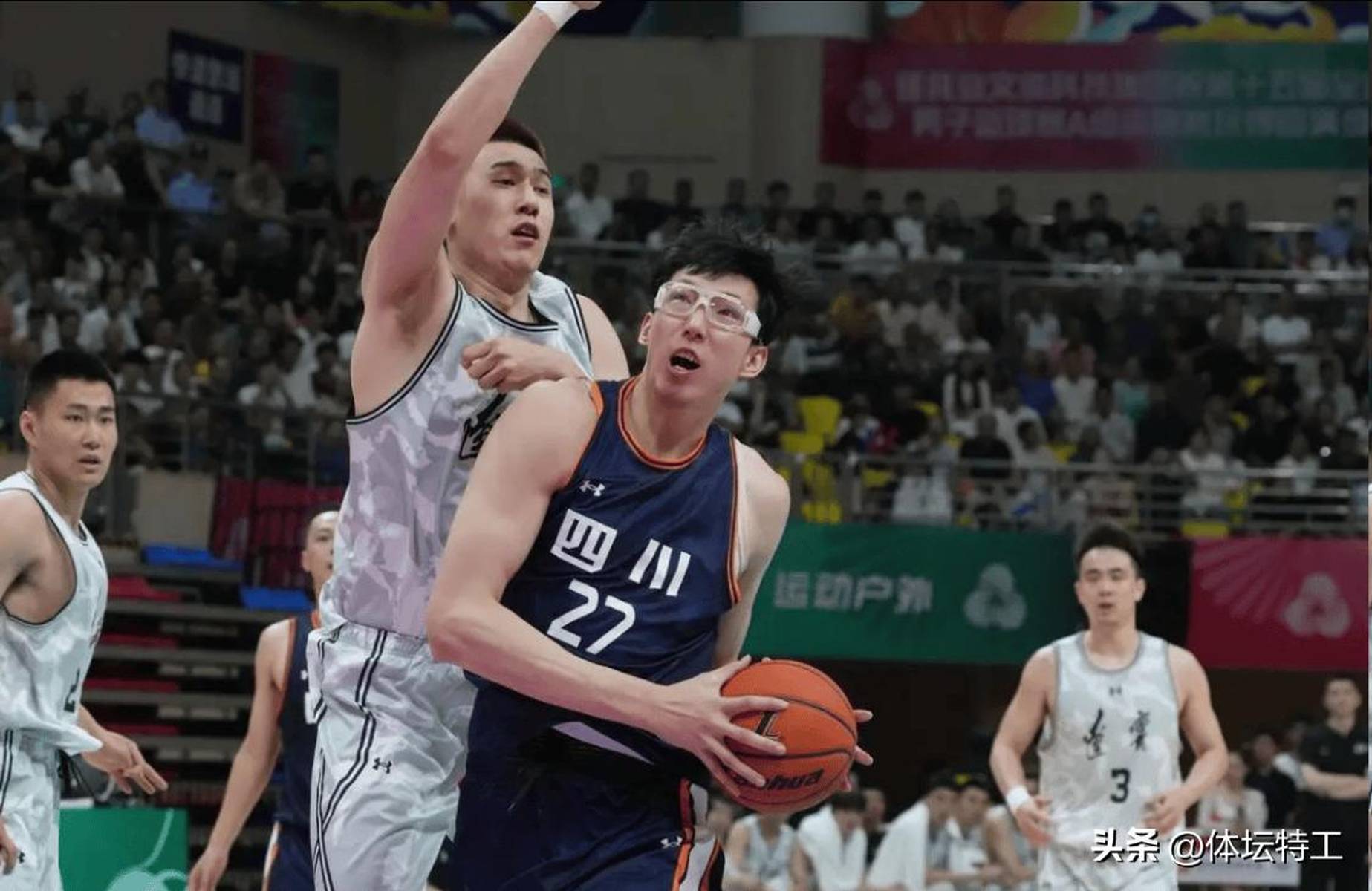福建队碾压雷霆，周琦统治全场