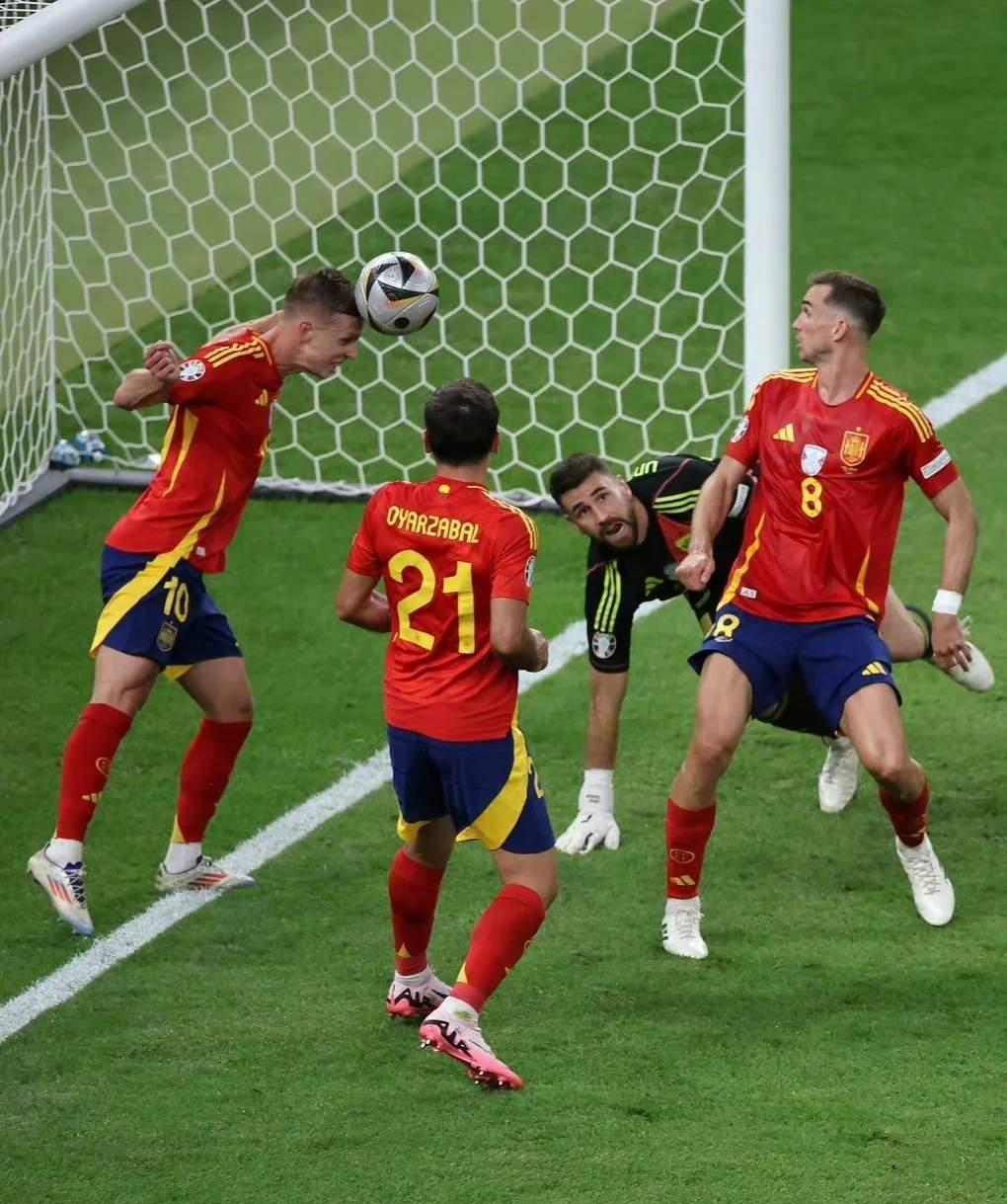 关于英格兰险胜阿根廷，莱万关键制胜的信息