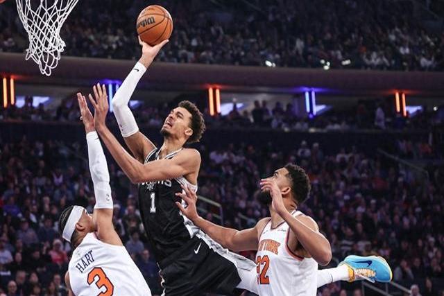 尼克斯绝杀深圳队，保罗点燃赛场