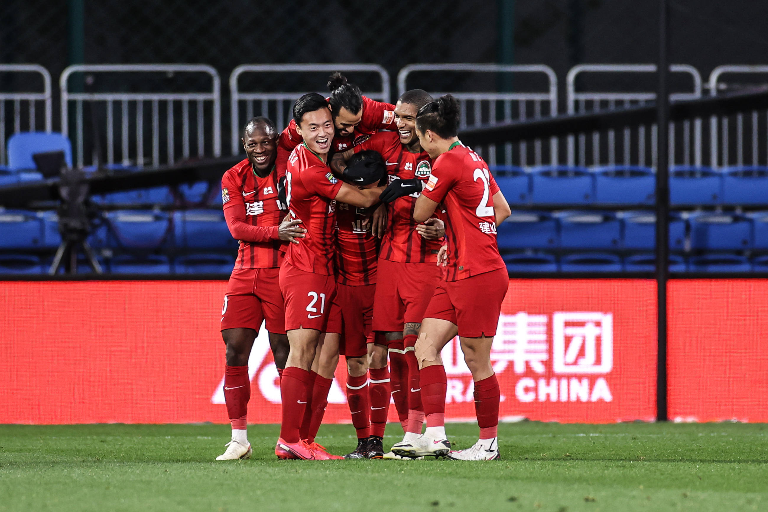 河南建业晋级至第二名,国安不敌遭降级 河南建业晋级至第二名,国安不敌遭降级