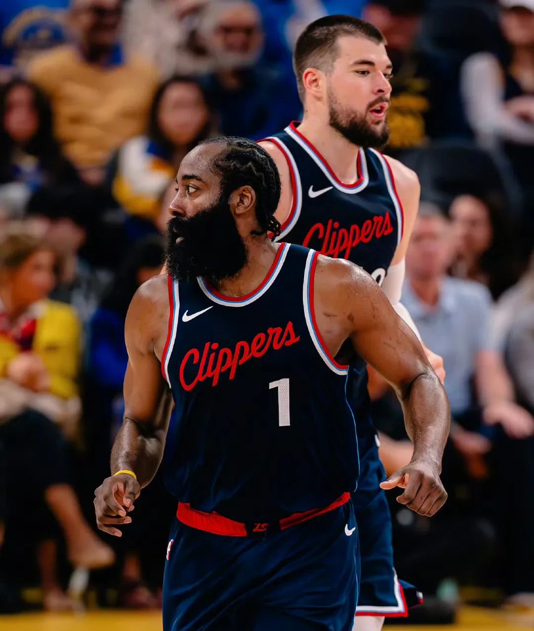 鹈鹕翻盘火箭，哈登统治全场