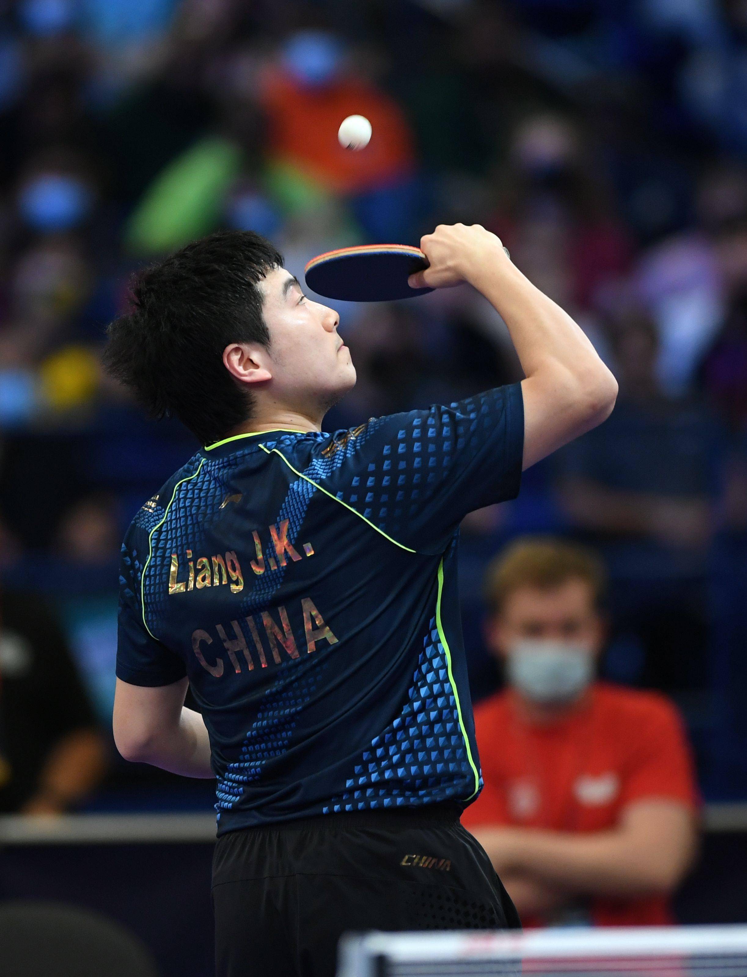 中国队碾压英格兰队，梁靖崑点燃赛场