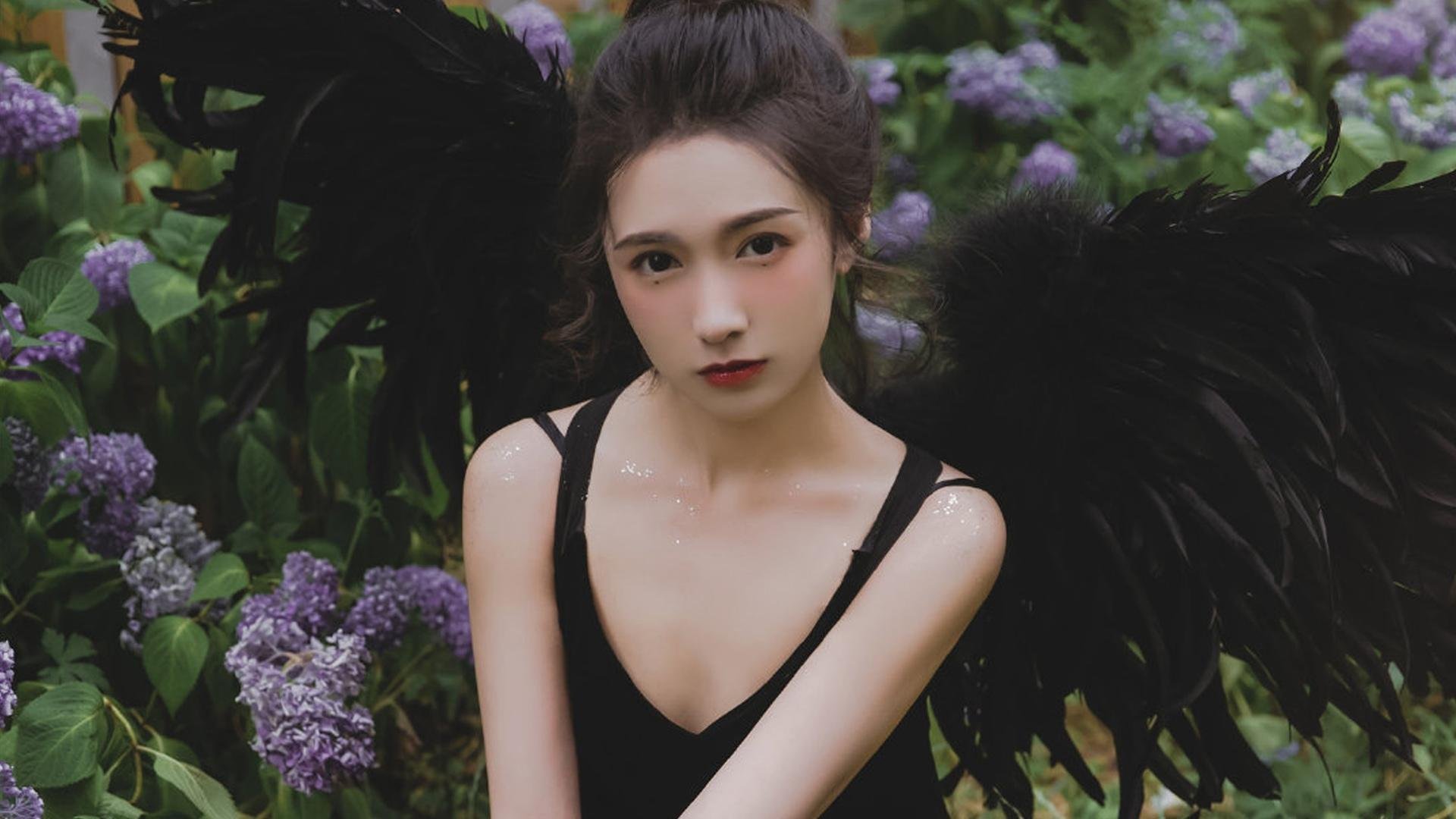 欧冠决赛的篮筐轰鸣，当雷霆在温布利投出那记压哨三分