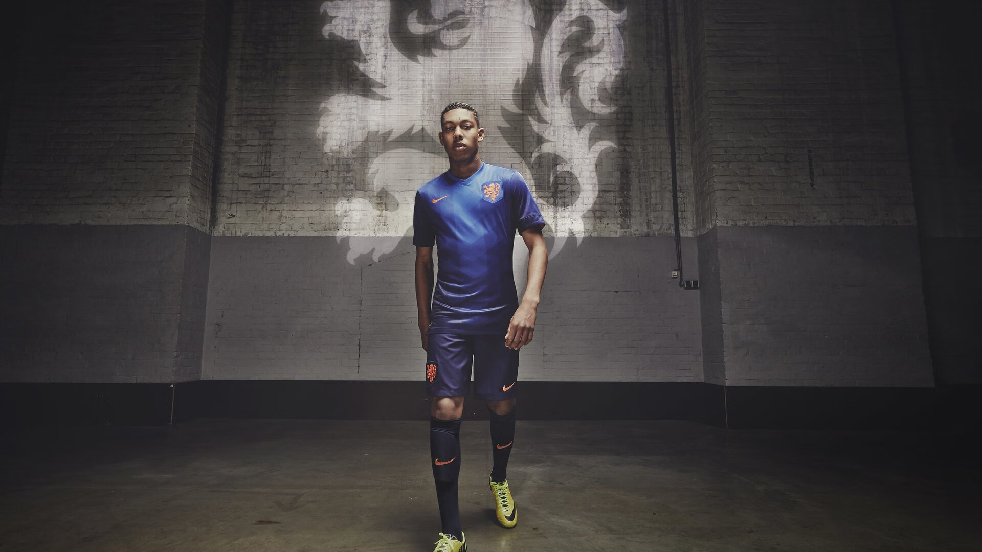 逆转之弧，当沙漠玫瑰绽放于梅阿查—记一场颠覆命运的绿茵交响诗