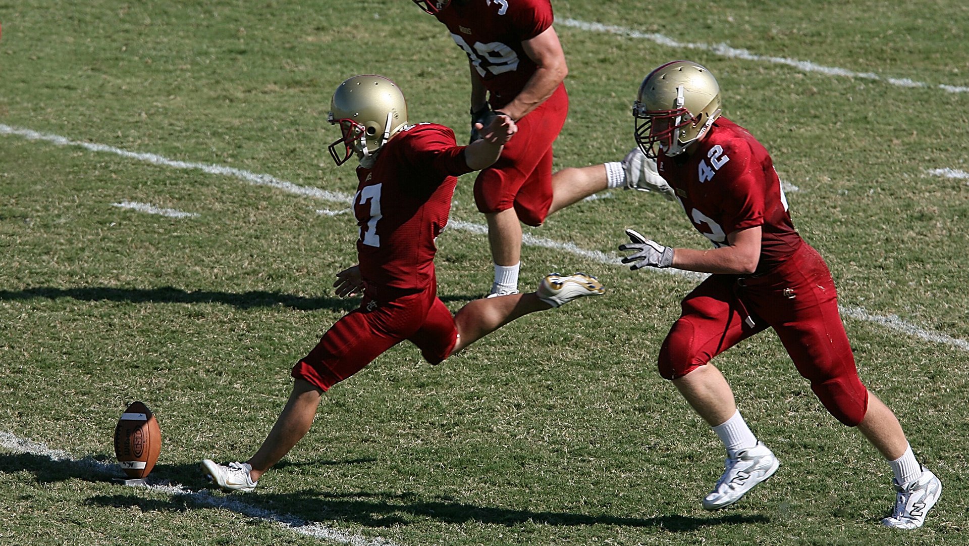 您提出的关键词组合非常有趣—它巧妙地将足球与篮球、西班牙与美国、团队荣耀与个人表演编织在一起。这恰恰是体育最迷人的一面，看似平行的时空，却共享着同一种心跳